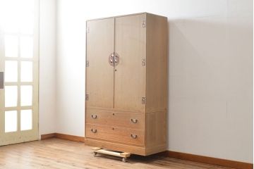 中古　春日部桐箪笥　梅をモチーフにした金具が華やぎをもたらしてくれる総桐箪笥(桐たんす、和タンス、着物箪笥、衣装箪笥、引き出し、チェスト、並厚)(R-054294)