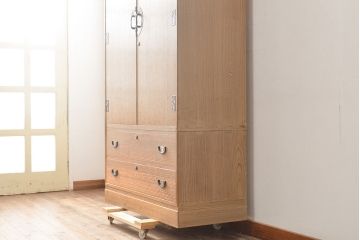 中古　春日部桐箪笥　梅をモチーフにした金具が華やぎをもたらしてくれる総桐箪笥(桐たんす、和タンス、着物箪笥、衣装箪笥、引き出し、チェスト、並厚)(R-054294)