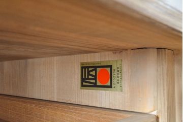 中古　春日部桐箪笥　梅をモチーフにした金具が華やぎをもたらしてくれる総桐箪笥(桐たんす、和タンス、着物箪笥、衣装箪笥、引き出し、チェスト、並厚)(R-054294)