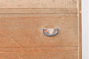 中古　春日部桐箪笥　梅をモチーフにした金具が華やぎをもたらしてくれる総桐箪笥(桐たんす、和タンス、着物箪笥、衣装箪笥、引き出し、チェスト、並厚)(R-054294)