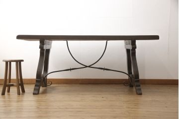 ビンテージ家具　スペイン製　優雅なシルエットが空間のアクセントになるダイニングテーブル(食卓、作業台、2人掛け、4人掛け、6人掛け、ヴィンテージ)(R-054297)