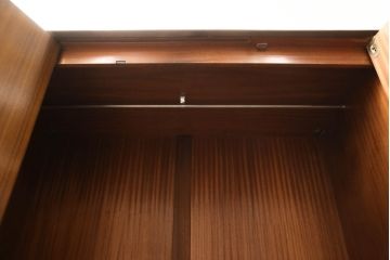 ビンテージ家具　G-PLAN(ジープラン)　BBシリーズ(Black&Brass)　洗練された佇まいが美しいワードローブ(洋服タンス、収納棚、ヴィンテージ)(R-054309)