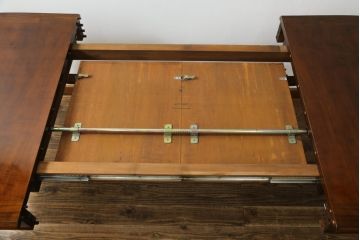 中古　美品　サァラ麻布　すっきりとした佇まいで取り入れやすいダイニングテーブル(エクステンションテーブル、4人掛け、6人掛け)(定価約100万円)(R-054310)