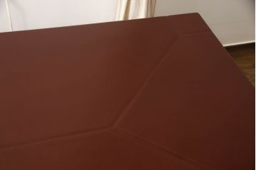 中古　IDC大塚家具取り扱い　イタリア製　i4MARIANI(クアトロマリアーニ)　シンプルながら存在感のある大型サイズの革張り製テーブル(会議用テーブル、6人掛けダイニングテーブル、8人掛け)(定価約240万円)(R-054318)