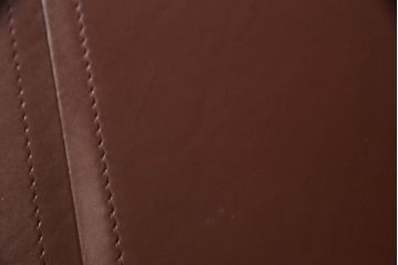 中古　IDC大塚家具取り扱い　イタリア製　i4MARIANI(クアトロマリアーニ)　シンプルながら存在感のある大型サイズの革張り製テーブル(会議用テーブル、6人掛けダイニングテーブル、8人掛け)(定価約240万円)(R-054318)