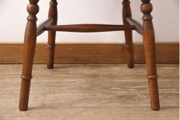 中古　美品　old charm(オールドチャーム) 　背もたれのデザインがお洒落なアクセントになるオーク材製ウィンザーチェア(イス、ダイニングチェア、椅子、ウインザーチェア)(R-054320)