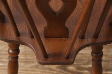 中古　美品　old charm(オールドチャーム) 　背もたれのデザインがお洒落なアクセントになるオーク材製ウィンザーチェア(イス、ダイニングチェア、椅子、ウインザーチェア)(R-054320)