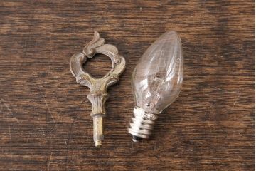 ヴィンテージ照明　ヨーロッパ　オパールセント　まるでキャンドルのような珍しいデザインが魅力のガラス製豆ランプ(デスクスタンド、スタンドライト、卓上照明、ビンテージ)(R-054322)