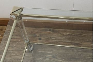 中古　イタリア製　サァラ麻布取扱い　ORSENIGO(オルセニゴ)　天板・棚板ガラス製　洗練されたスタイリッシュなデザインが魅力的なセンターテーブル(ローテーブル、リビングテーブル、ガラステーブル)(定価約36万円)(R-054325)