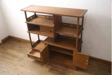 中古　屋久杉　優しい杢目で品のある空間を演出する飾り棚(茶棚、違い棚、収納棚)(R-054326)