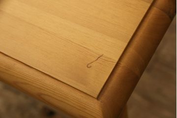 中古　美品　シャルドネ(CHARDONNAY)　パイン材　両面引き出し　木の質感や木目を生かしたデザインが素敵なダイニングテーブル(作業台、食卓、2人掛け、4人掛け)(R-054330)