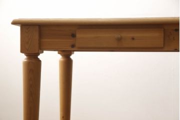 中古　美品　シャルドネ(CHARDONNAY)　パイン材　両面引き出し　木の質感や木目を生かしたデザインが素敵なダイニングテーブル(作業台、食卓、2人掛け、4人掛け)(R-054330)