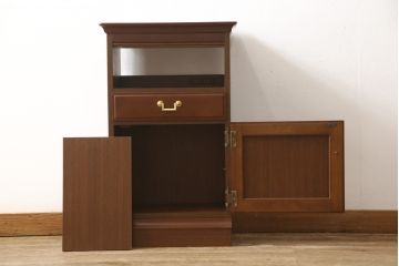 中古　美品　maruni(マルニ木工)　品のある佇まいが魅力的なサイドキャビネット(サイドテーブル、収納棚、電話台)(R-054340)