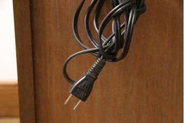 中古　美品　maruni(マルニ木工)　品のある佇まいが魅力的なサイドキャビネット(サイドテーブル、収納棚、電話台)(R-054340)