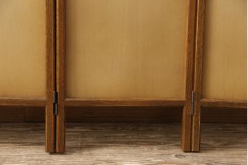 中古　美品　カントリーハウス　秋山木工(職人堅木)　クラシカルな雰囲気漂う4連パーテーション(衝立て、仕切り)(R-054342)