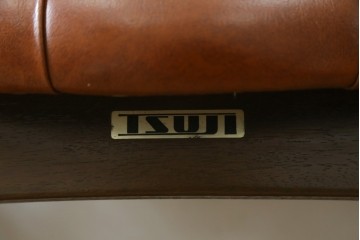 和製ヴィンテージ　美品!　辻木工　合皮　こだわりのあるデザインが目を引くアームチェア4脚セット　(R-054343)