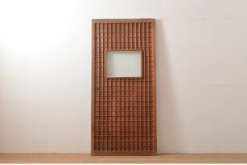 アンティーク建具　杉材一枚板　表の格子がアクセントの木製扉1枚(ドア、建具)(R-054349)