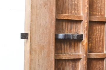 アンティーク建具　杉材一枚板　表の格子がアクセントの木製扉1枚(ドア、建具)(R-054349)