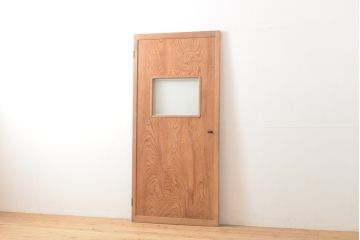 アンティーク建具　杉材一枚板　表の格子がアクセントの木製扉1枚(ドア、建具)(R-054349)