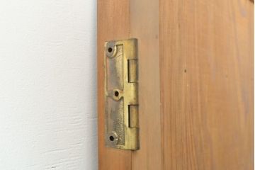 アンティーク建具　杉材一枚板　表の格子がアクセントの木製扉1枚(ドア、建具)(R-054349)