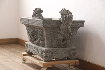 中古　御影石　龍彫刻　水鉢　138kg(つくばい、オブジェ、庭石)(R-054353)