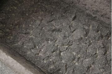 中古　御影石　龍彫刻　水鉢　138kg(つくばい、オブジェ、庭石)(R-054353)