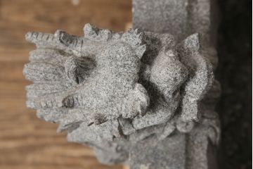 中古　御影石　龍彫刻　水鉢　138kg(つくばい、オブジェ、庭石)(R-054353)