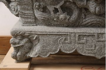 中古　御影石　龍彫刻　水鉢　138kg(つくばい、オブジェ、庭石)(R-054353)
