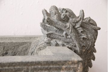 中古　御影石　龍彫刻　水鉢　138kg(つくばい、オブジェ、庭石)(R-054353)