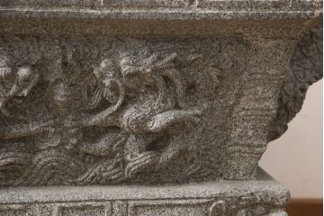 中古　御影石　龍彫刻　水鉢　138kg(つくばい、オブジェ、庭石)(R-054353)