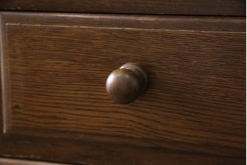 中古　美品　横浜クラシック家具　ノックオンウッド(knockonwood)　コロニアルシリーズ(Hand Made)　オーク材　クラシカルな佇まいのハイチェスト(定価約33万円)(引き出し、洋服タンス)(R-054355)