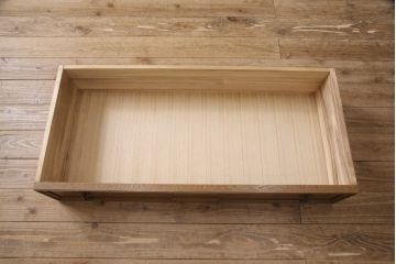 中古　美品　神戸伝承欧風家具(洋家具)　たかねや製　ナラ・桐材　エレガントな佇まいが美しいワードローブ(洋服タンス、収納棚)(R-054356)