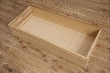 中古　美品　神戸伝承欧風家具(洋家具)　たかねや製　ナラ・桐材　エレガントな佇まいが美しいワードローブ(洋服タンス、収納棚)(R-054356)