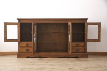 中古　美品　えぞ民芸家具　ステンドグラス入りの扉がアクセントになるサイドボード(収納棚、戸棚、サイドキャビネット、リビングボード)(R-054357)