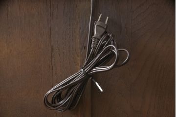 中古　美品　えぞ民芸家具　ステンドグラス入りの扉がアクセントになるサイドボード(収納棚、戸棚、サイドキャビネット、リビングボード)(R-054357)