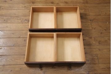 中古　九州民芸家具　カバ材　落ち着いた色合いが大人な雰囲気を醸し出す食器棚(収納棚、戸棚、キャビネット)(R-054359)