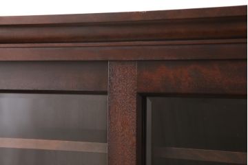 中古　九州民芸家具　カバ材　落ち着いた色合いが大人な雰囲気を醸し出す食器棚(収納棚、戸棚、キャビネット)(R-054359)