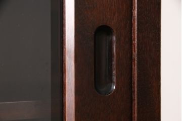 中古　九州民芸家具　カバ材　落ち着いた色合いが大人な雰囲気を醸し出す食器棚(収納棚、戸棚、キャビネット)(R-054359)
