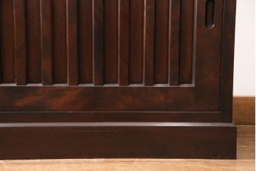 中古　九州民芸家具　カバ材　落ち着いた色合いが大人な雰囲気を醸し出す食器棚(収納棚、戸棚、キャビネット)(R-054359)