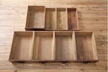 和製アンティーク　近江地方　七尺が珍しい!赤と黒のコントラストがお洒落な七尺水屋箪笥(収納棚、戸棚、食器棚、キャビネット)(R-054360)