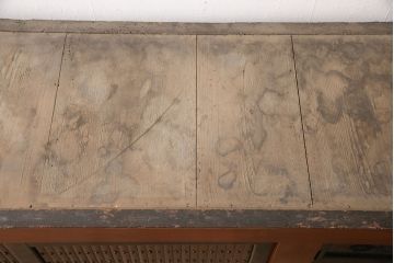 和製アンティーク　近江地方　七尺が珍しい!赤と黒のコントラストがお洒落な水屋箪笥・上段(収納棚、戸棚、食器棚、サイドキャビネット)(R-054364)