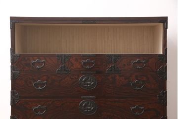 中古　超美品　岩谷堂箪笥　台輪・脚付きリメイク　和の趣を感じさせる渋い佇まいの箪笥サイドチェスト(衣装箪笥、引き出し、和タンス、収納箪笥)(R-054366)