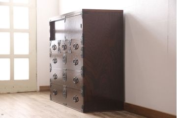 中古　超美品　岩谷堂箪笥　台輪・脚付きリメイク　和の趣を感じさせる渋い佇まいの箪笥サイドチェスト(衣装箪笥、引き出し、和タンス、収納箪笥)(R-054366)