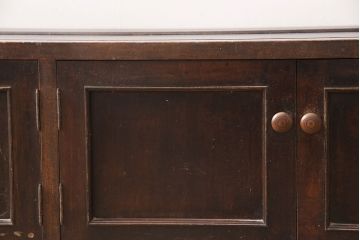 和製ビンテージ　特注品　民芸家具風　カフェなど店舗用におすすめ!シックな両面陳列棚(飾り棚、オープンラック、ヴィンテージ)(R-054368)