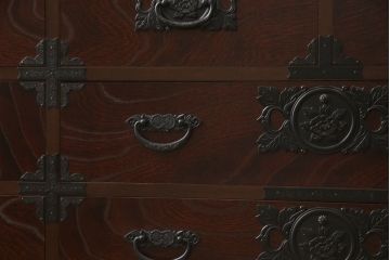 中古　美品　国産手造り家具　和の趣あふれる民芸箪笥サイドボード(サイドチェスト、引き出し、収納箪笥、リビングボード)(R-054369)