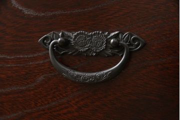 中古　美品　国産手造り家具　和の趣あふれる民芸箪笥サイドボード(サイドチェスト、引き出し、収納箪笥、リビングボード)(R-054369)