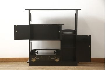 和製ビンテージ　凝ったつくりの取っ手が目を引く蒔絵風飾り棚(茶棚、戸棚、茶箪笥、ヴィンテージ)(R-054370)