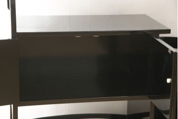 和製ビンテージ　凝ったつくりの取っ手が目を引く蒔絵風飾り棚(茶棚、戸棚、茶箪笥、ヴィンテージ)(R-054370)