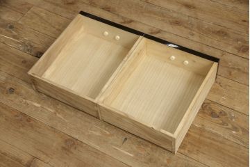 和製ビンテージ　凝ったつくりの取っ手が目を引く蒔絵風飾り棚(茶棚、戸棚、茶箪笥、ヴィンテージ)(R-054370)