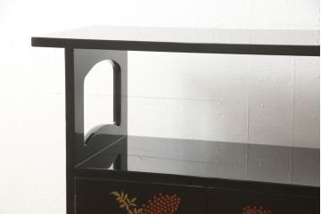 和製ビンテージ　凝ったつくりの取っ手が目を引く蒔絵風飾り棚(茶棚、戸棚、茶箪笥、ヴィンテージ)(R-054370)